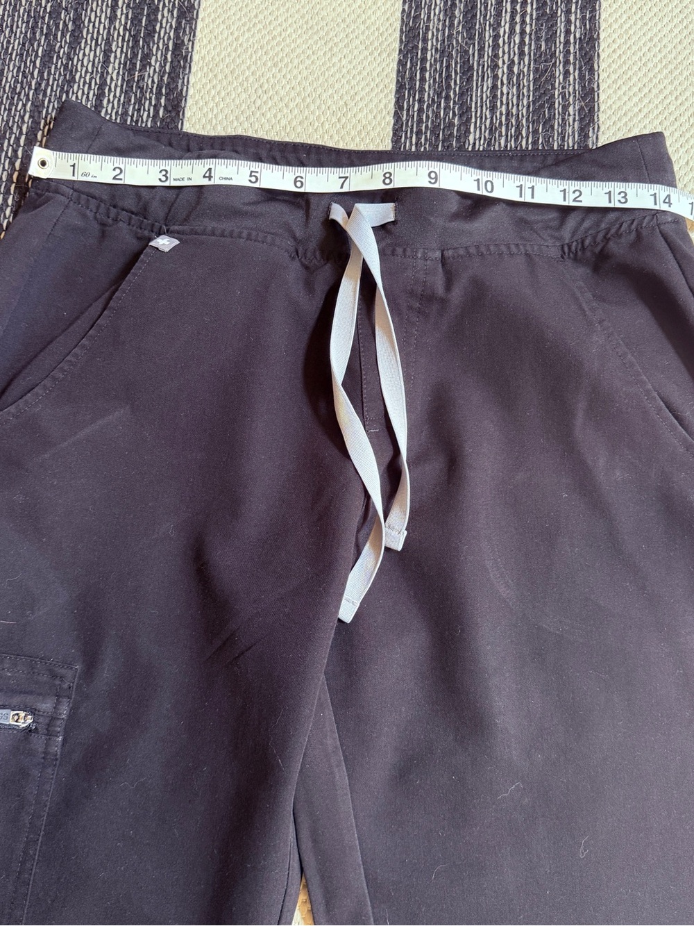 Figs Technical Collations Women's Black Scrub 2pc Set with Jogger Pants Size: S - Picture 9 of 13